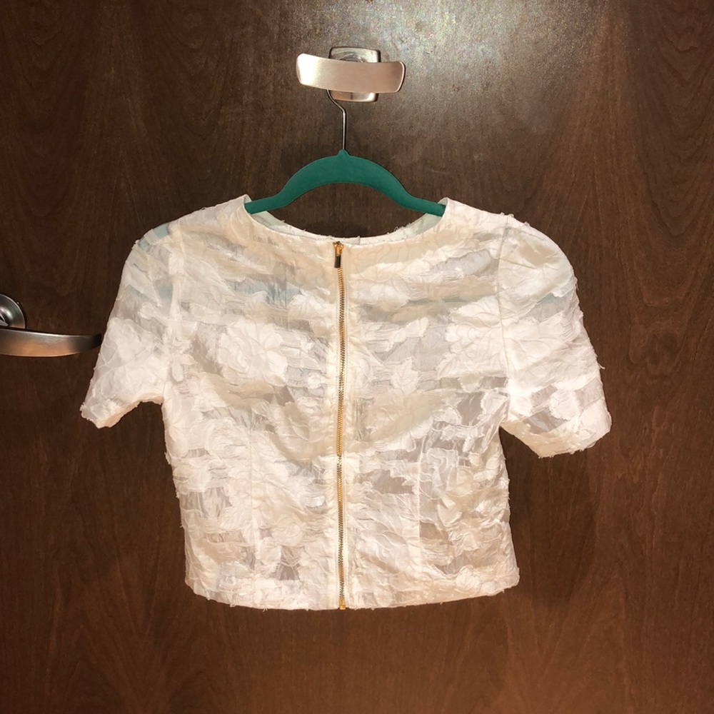 Pretty lace white top 🔥🔥